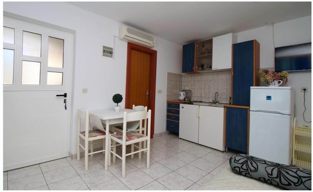 Apartments Elvi - Amazing Position & Parking Примоштен Экстерьер фото