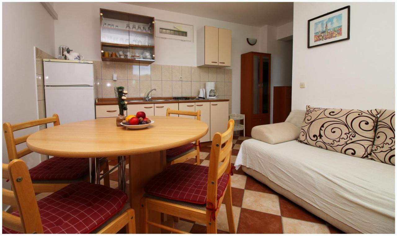 Apartments Elvi - Amazing Position & Parking Примоштен Экстерьер фото