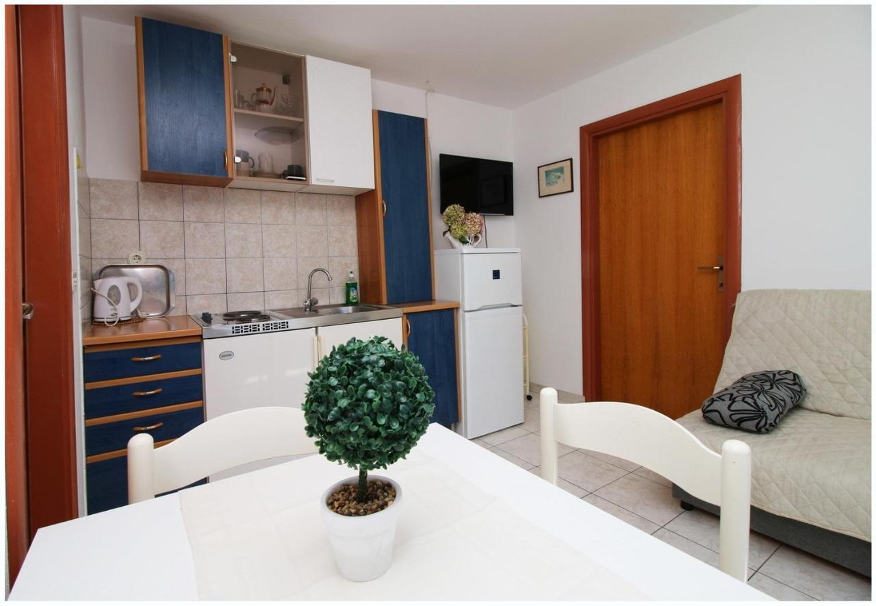 Apartments Elvi - Amazing Position & Parking Примоштен Экстерьер фото