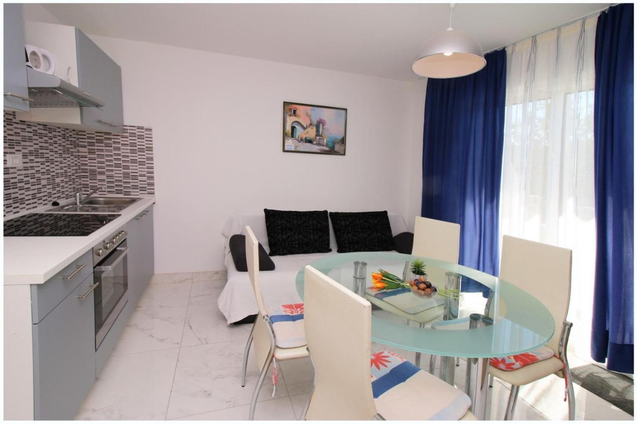 Apartments Elvi - Amazing Position & Parking Примоштен Экстерьер фото