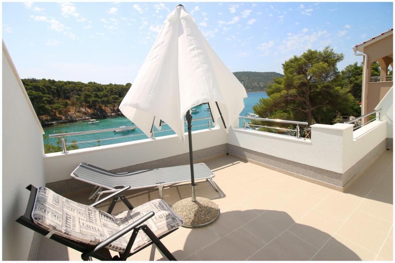 Apartments Elvi - Amazing Position & Parking Примоштен Экстерьер фото