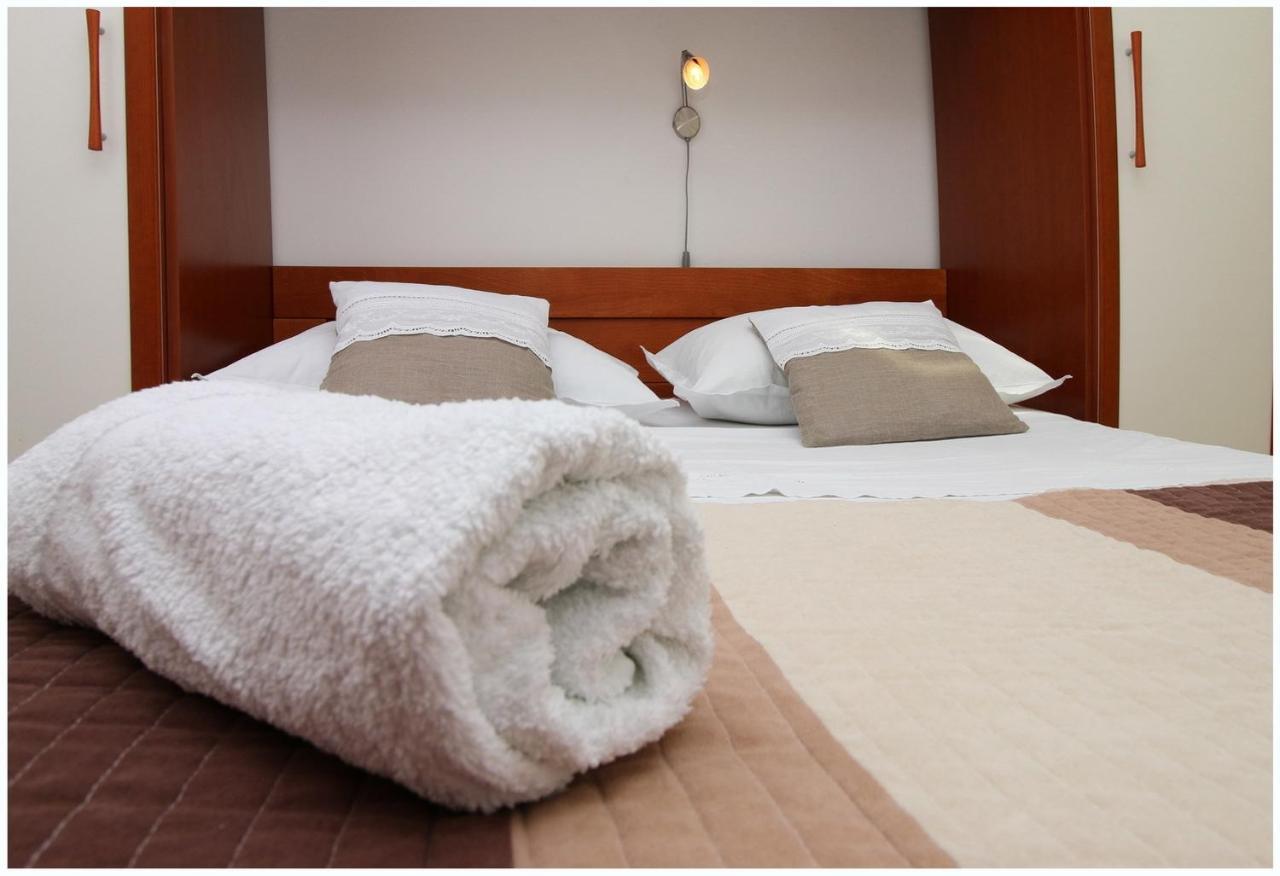 Apartments Elvi - Amazing Position & Parking Примоштен Экстерьер фото