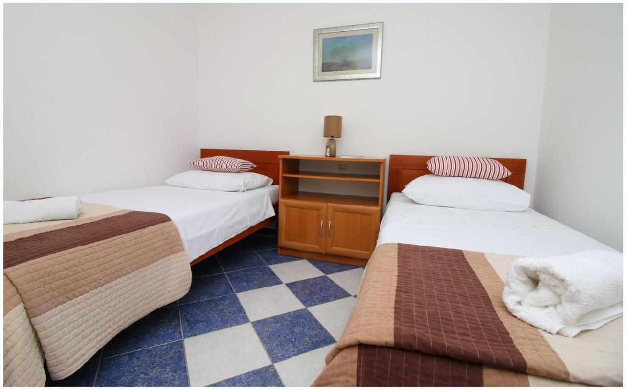 Apartments Elvi - Amazing Position & Parking Примоштен Экстерьер фото