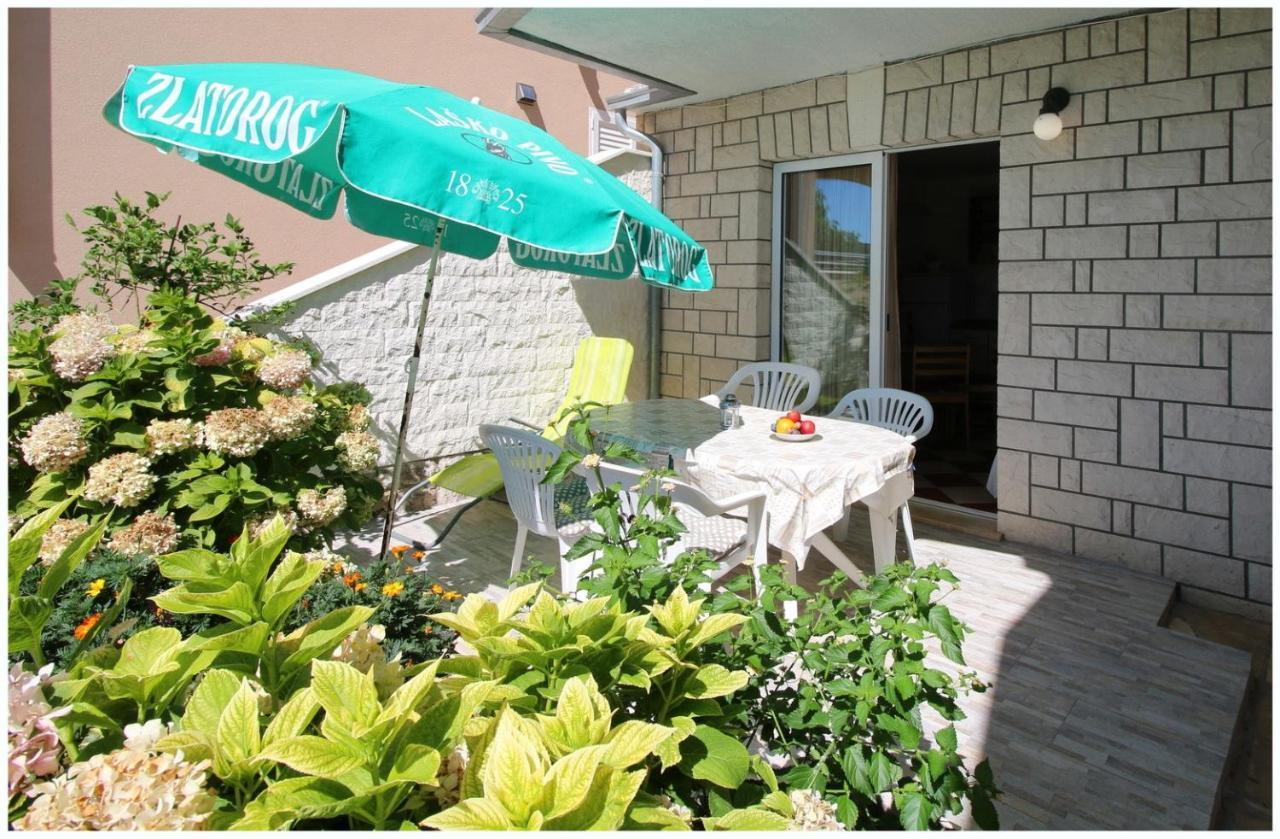 Apartments Elvi - Amazing Position & Parking Примоштен Экстерьер фото