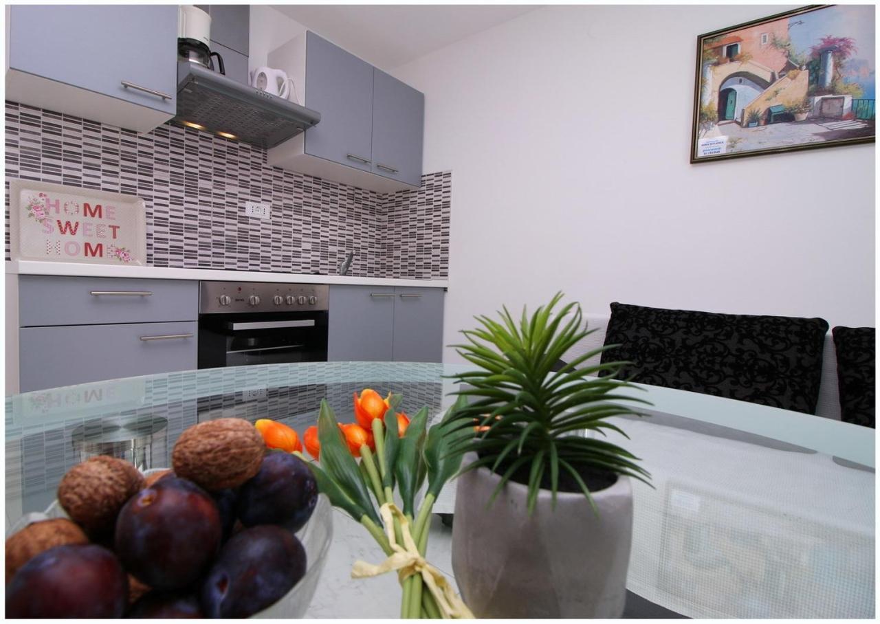 Apartments Elvi - Amazing Position & Parking Примоштен Экстерьер фото