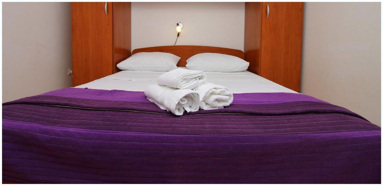 Apartments Elvi - Amazing Position & Parking Примоштен Экстерьер фото