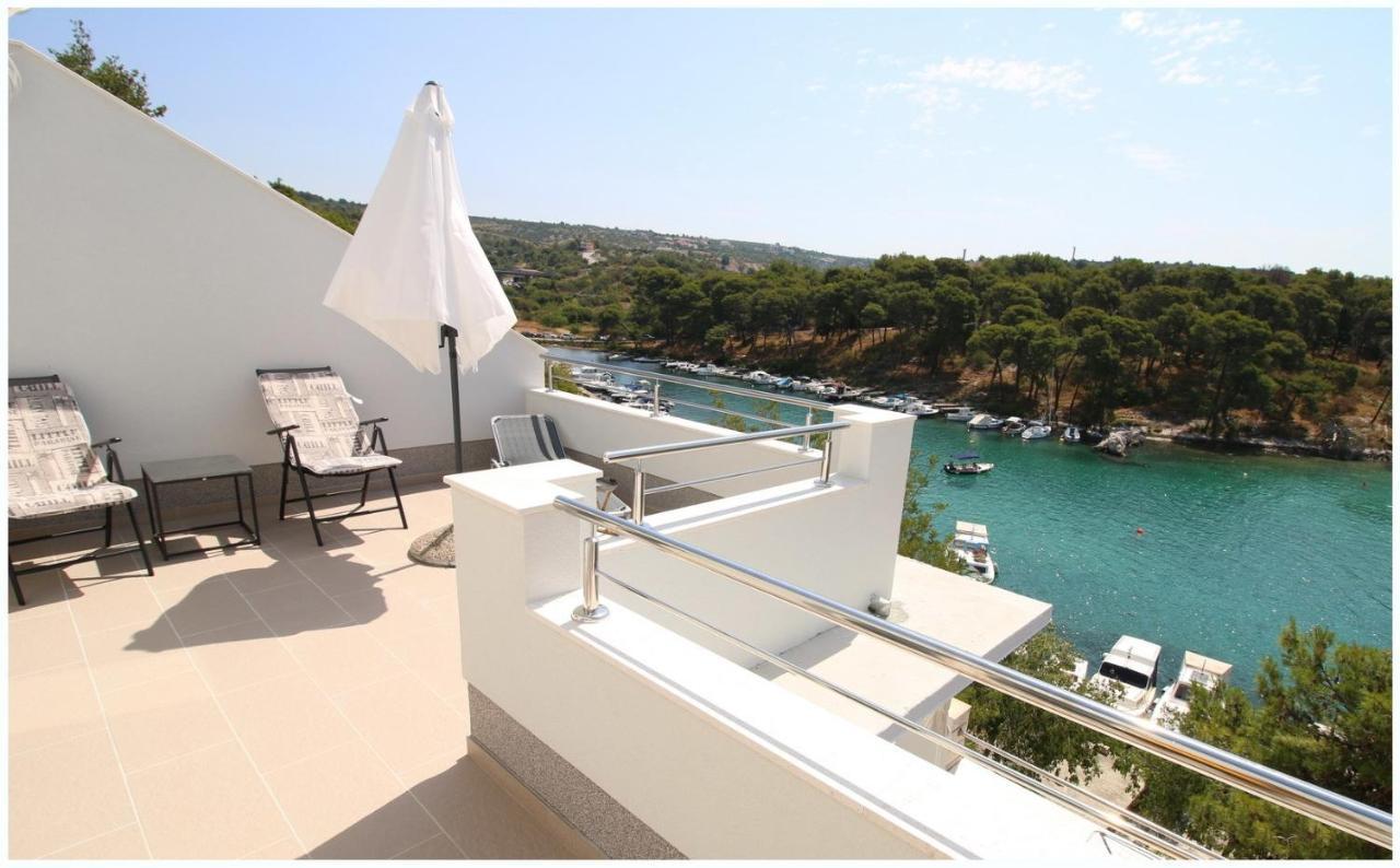 Apartments Elvi - Amazing Position & Parking Примоштен Экстерьер фото
