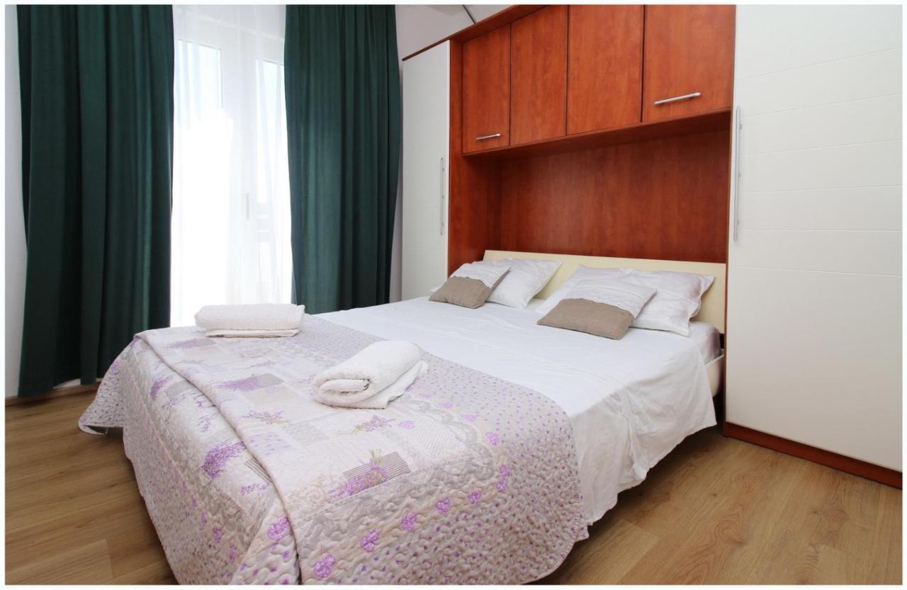 Apartments Elvi - Amazing Position & Parking Примоштен Экстерьер фото