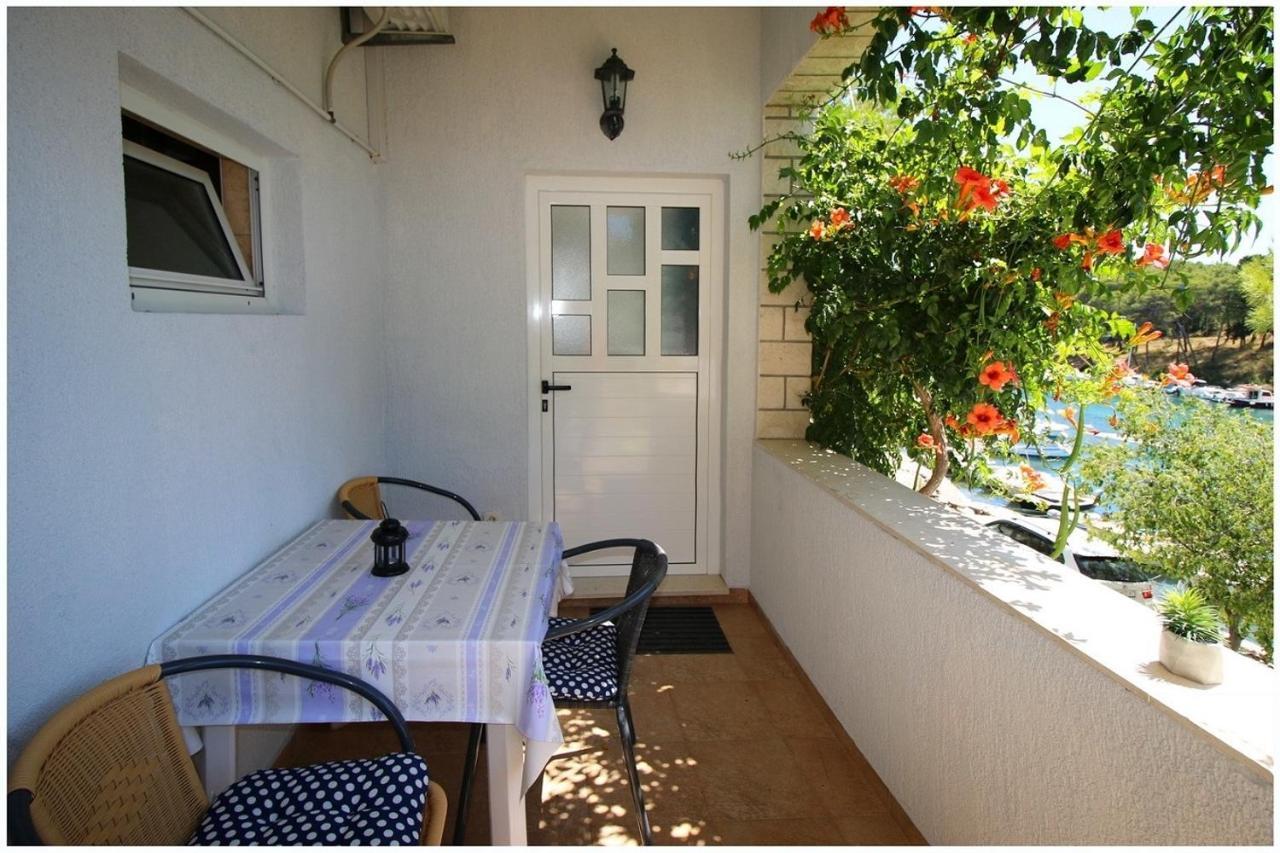 Apartments Elvi - Amazing Position & Parking Примоштен Экстерьер фото